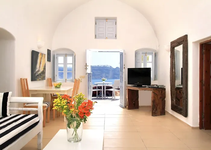 Oia (Santorini) 3 Star Hotels
