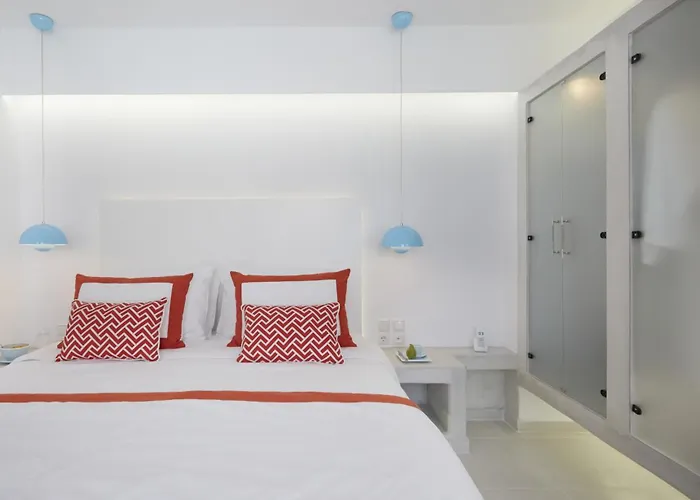 Firostefani hotels near Skaros Rock