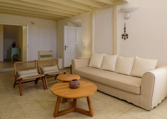 Revelis Villa & Canava Fira 