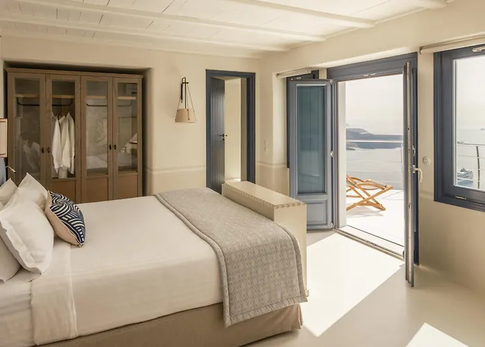 Luxury Hotels in Firostefani
