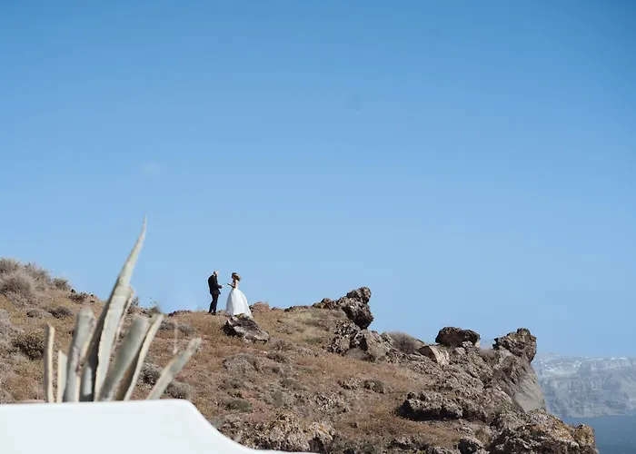 Oia (Santorini) Hotels