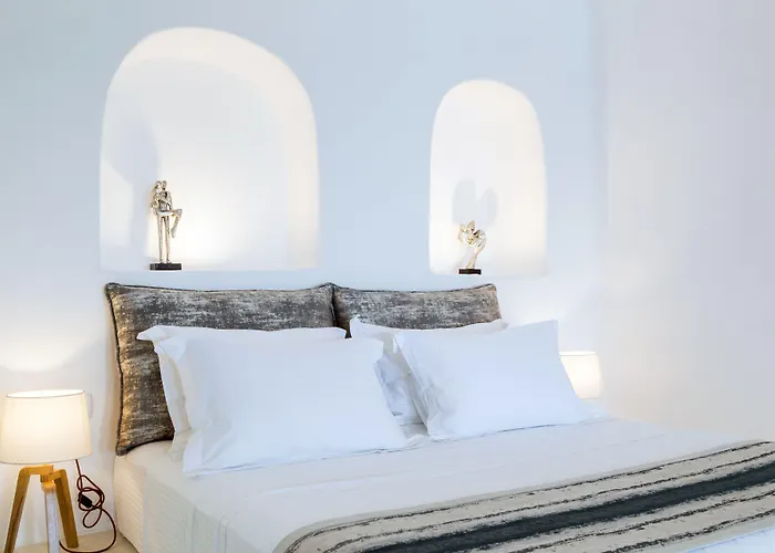 Fira (Santorini) Boutique Hotels