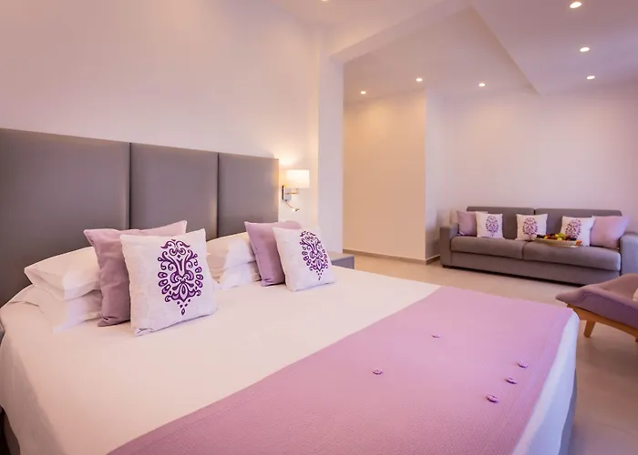 Kamari (Santorini) Hotels
