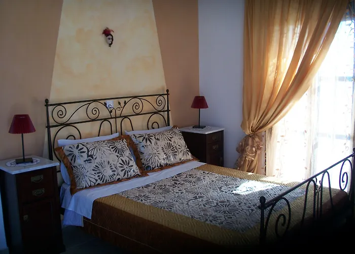 Fira (Santorini) Guest Houses