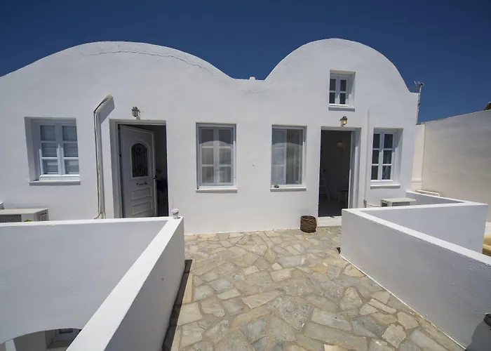 Oia (Santorini) Cheap Hotels