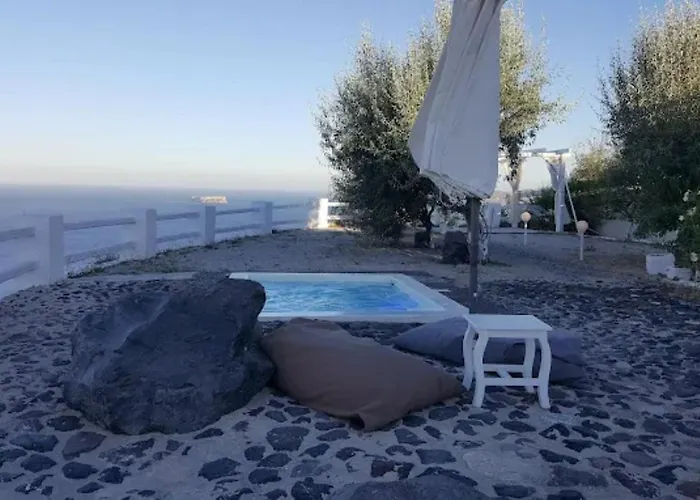 Megalochori (Santorini) City Center Hotels