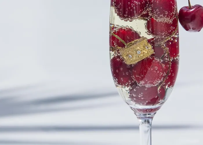 Firostefani 4 Star Hotels