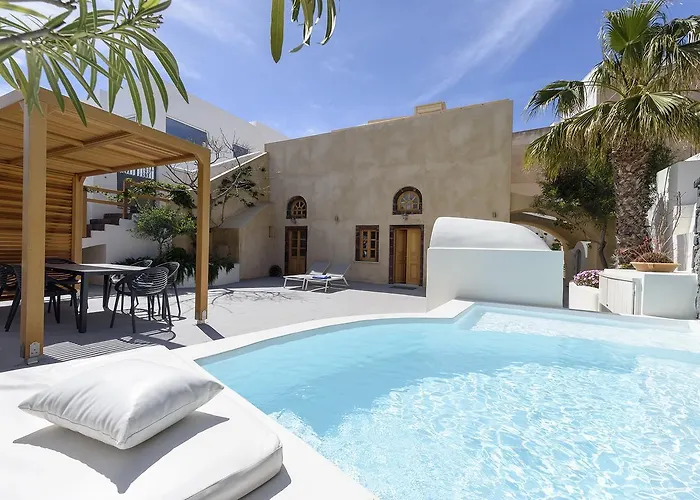 Pet friendly Casasantantonio 18Th Century Luxury Mansion Apartment Fira 