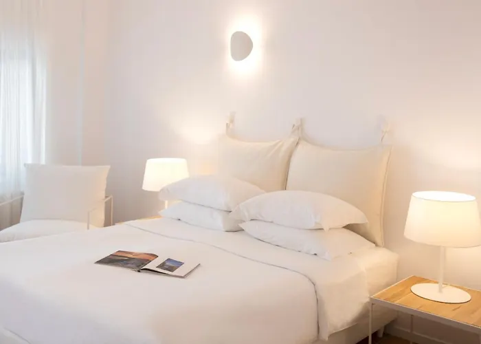 Fira (Santorini) 5 Star Hotels